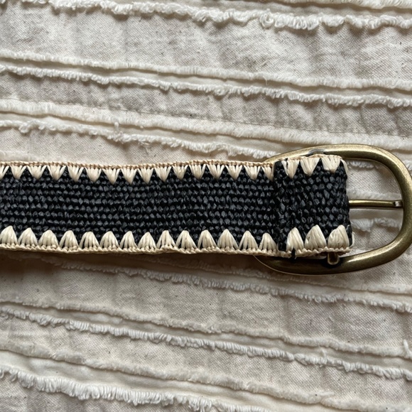 Small Old Navy Stretch Whipstitch Straw Belt for Women woven (1.5-inch) - Picture 3 of 5